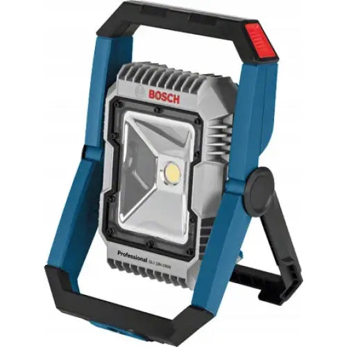 Bosch oppladbar LED-lampe, skrå forfra med svarte håndtak, midtplassert LED og synlige kjøleribber.