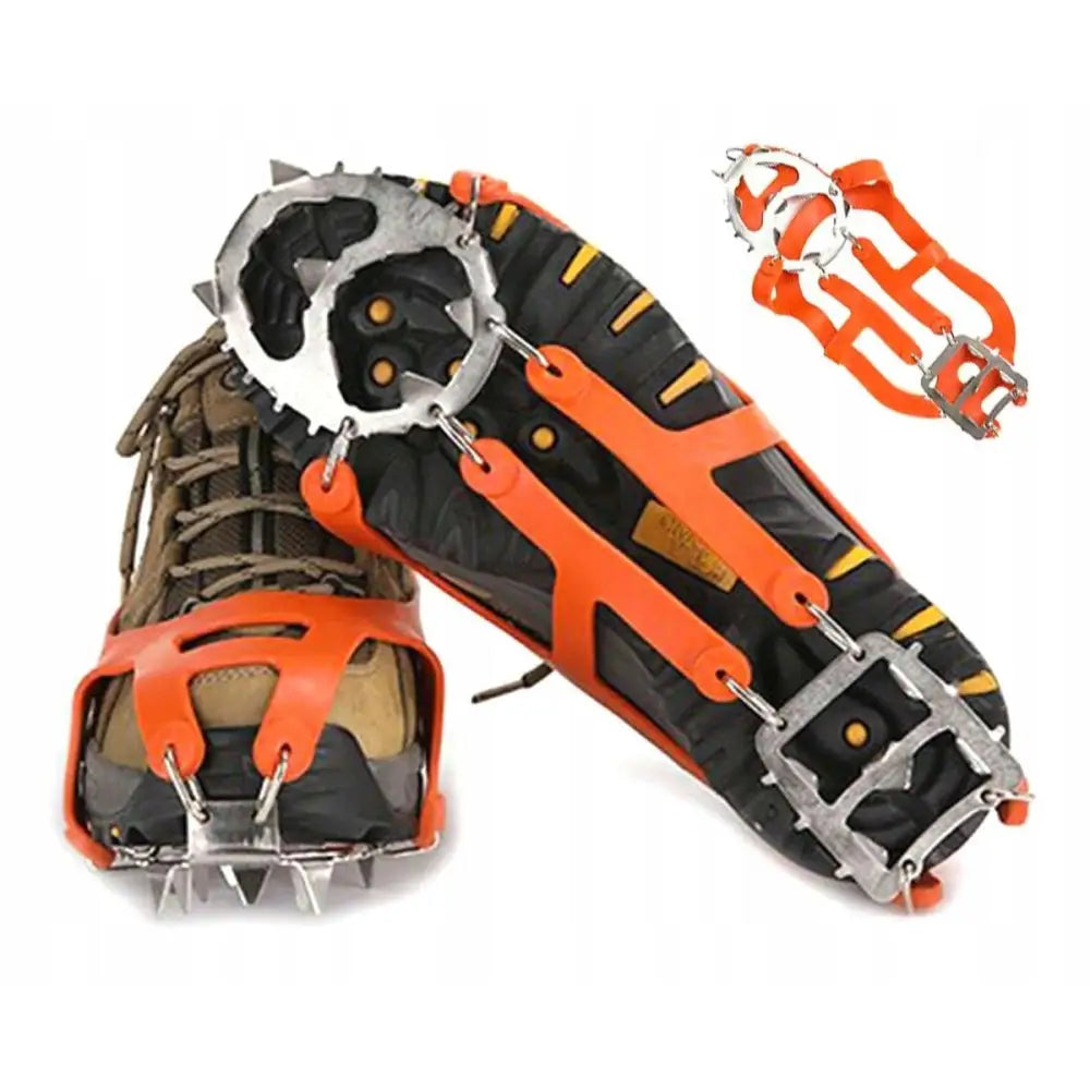 Bq41H skobrodder med metallpigger, festet på tursko, sett fra undersiden og siden for å vise grep.