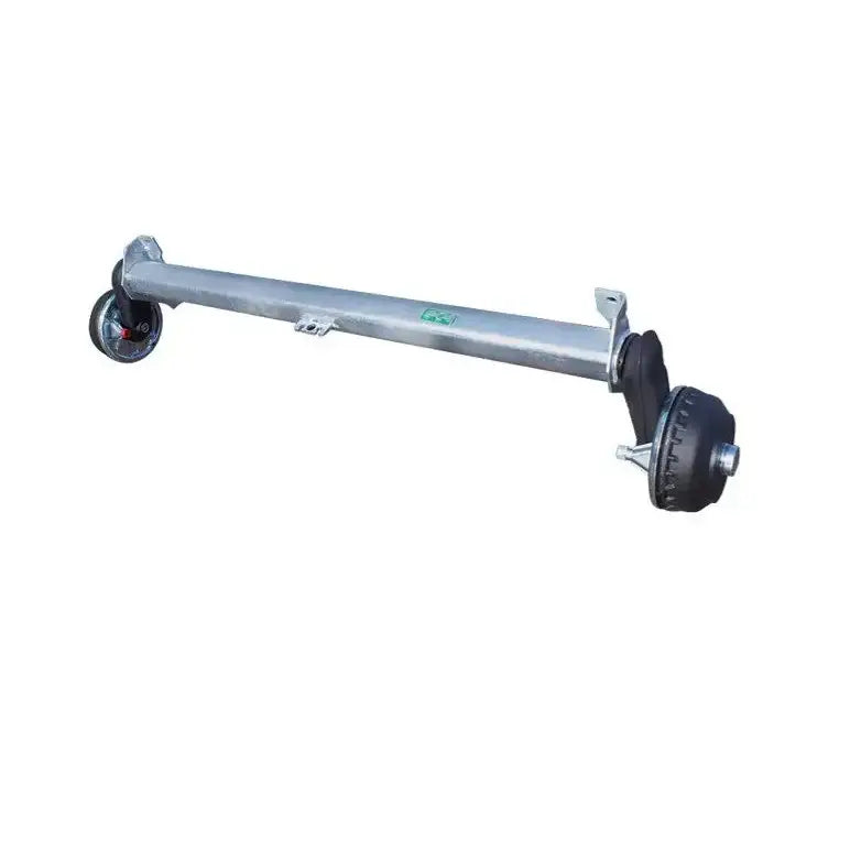 Aksling for tilhenger, galvanisert med trommelbremser, skrå visning som viser monteringsfester og glatt overflate.
