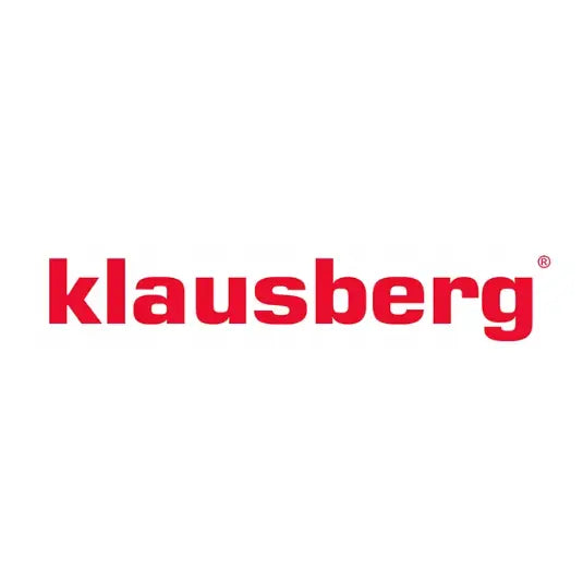 Klausberg-logo i rødt, sentrert på hvit bakgrunn, detaljbilde fra brødboksens emballasje.