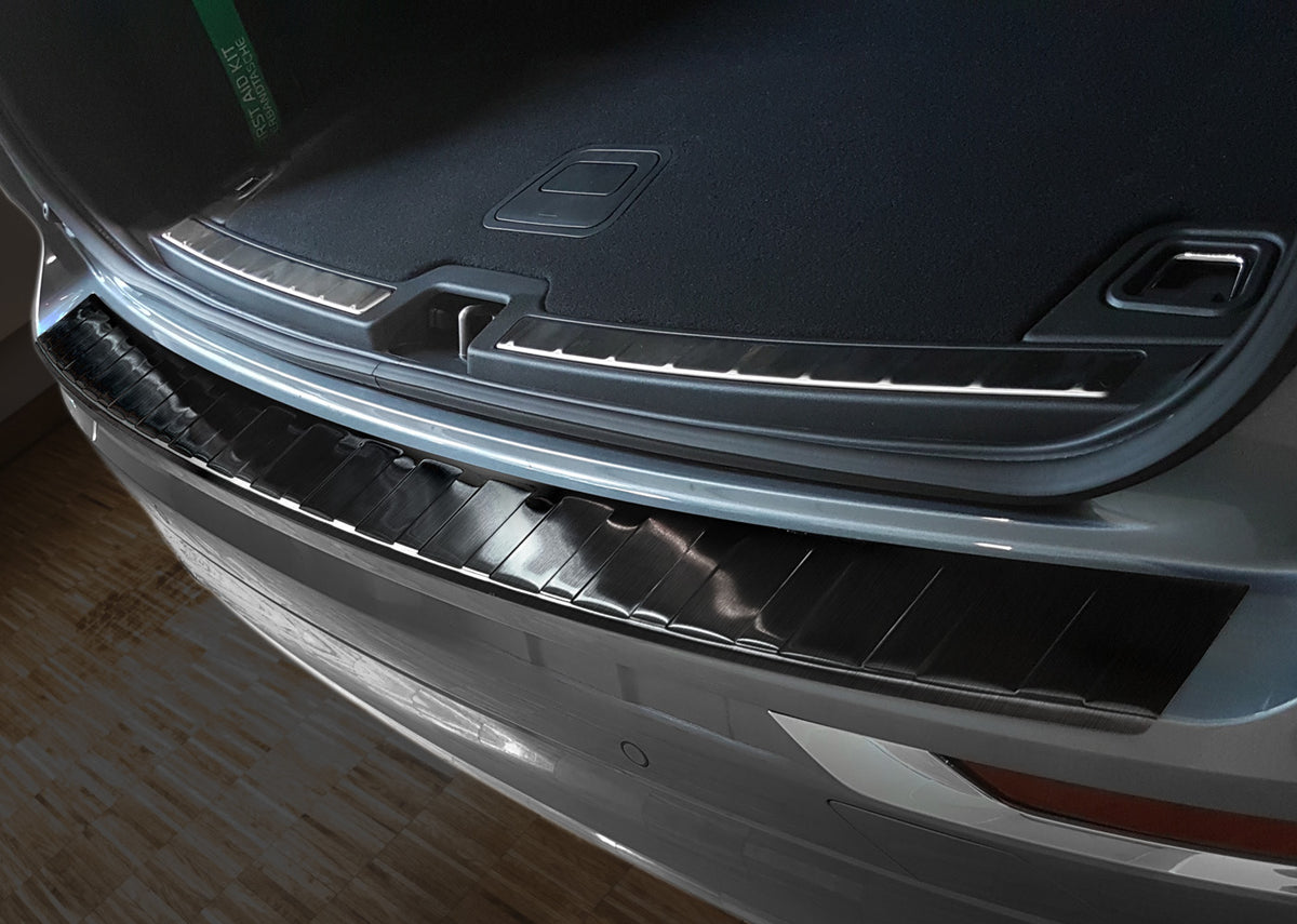 Avisa bakfangerbeskytter til Volvo XC60 II / Black Edition – svart børstet overflate