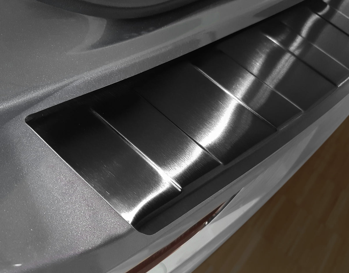 Bakfangerbeskytter Volvo XC60 II / Black Edition (2017-) – rustfritt stål - detaljer