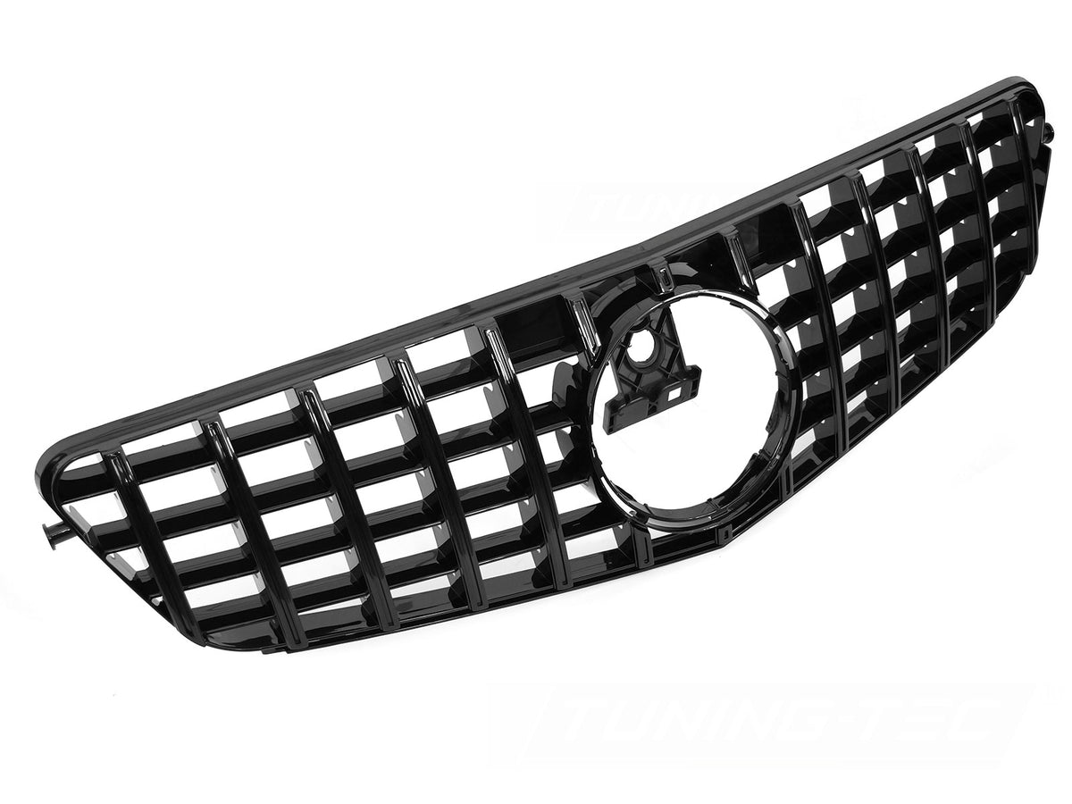 Grill til Mercedes C-Klasse W204/S204 07-14 i sort sett rett forfra på hvit bakgrunn.