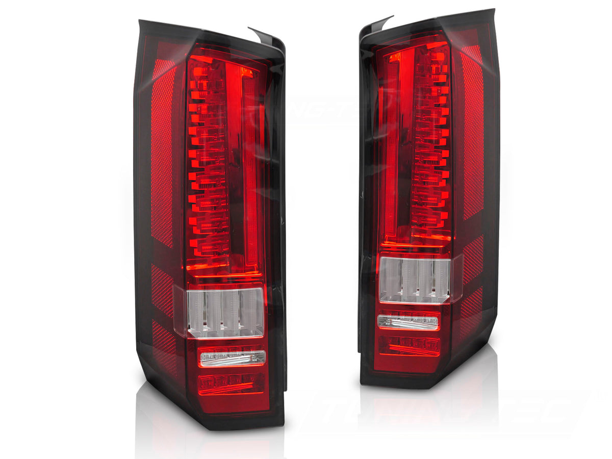 Baklykter LED Red White Sequential til VW Crafter 17- sett rett forfra på hvit bakgrunn.