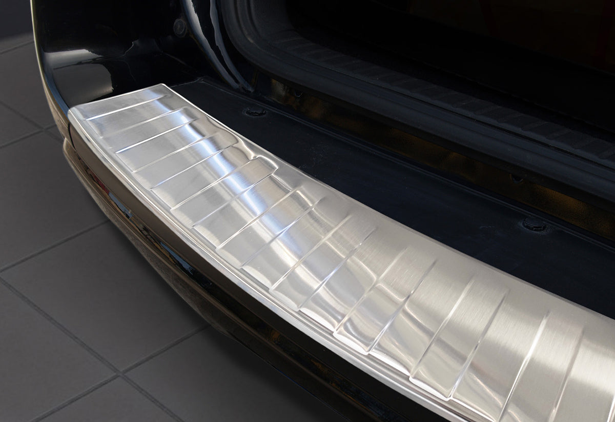 Avisa bakfangerbeskytter til Toyota RAV4 III Facelift – børstet stål