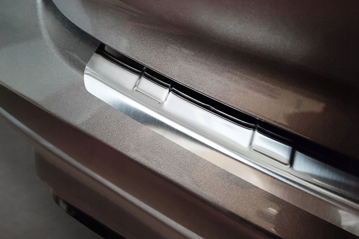 Bakfangerbeskytter Mitsubishi Eclipse Cross (2021-) – Rustfritt stål - detaljer