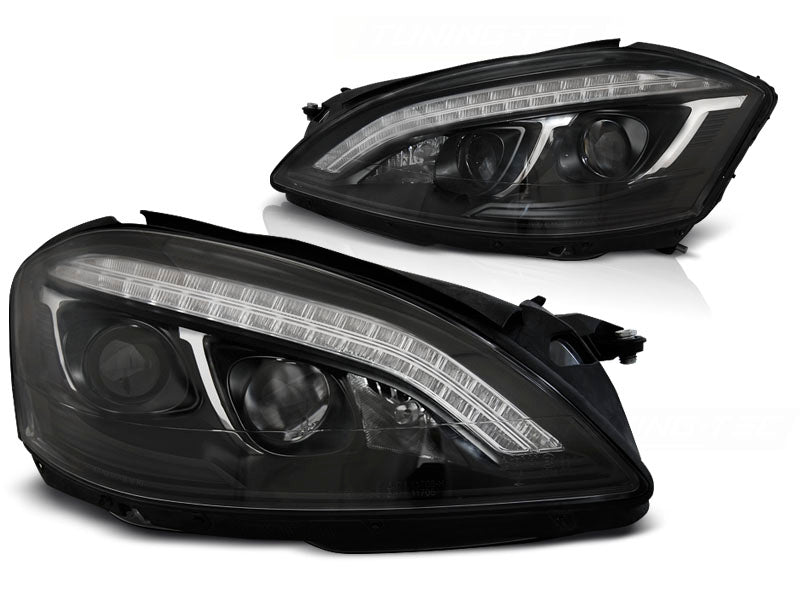Frontlykter Xenon Daylight Black til Mercedes W221 05-09 sett rett forfra på hvit bakgrunn.