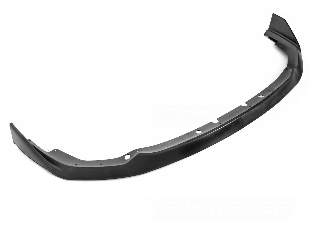 Frontspoiler Performance Style til BMW F40 19-24 sett rett forfra på hvit bakgrunn.