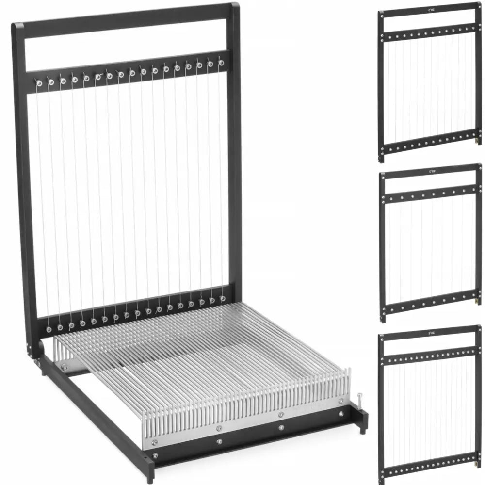 Cakery Guitar Dough Divider 3 Frame, svart ramme med metallpinner og stramme tråder, sett fra skrå vinkel.