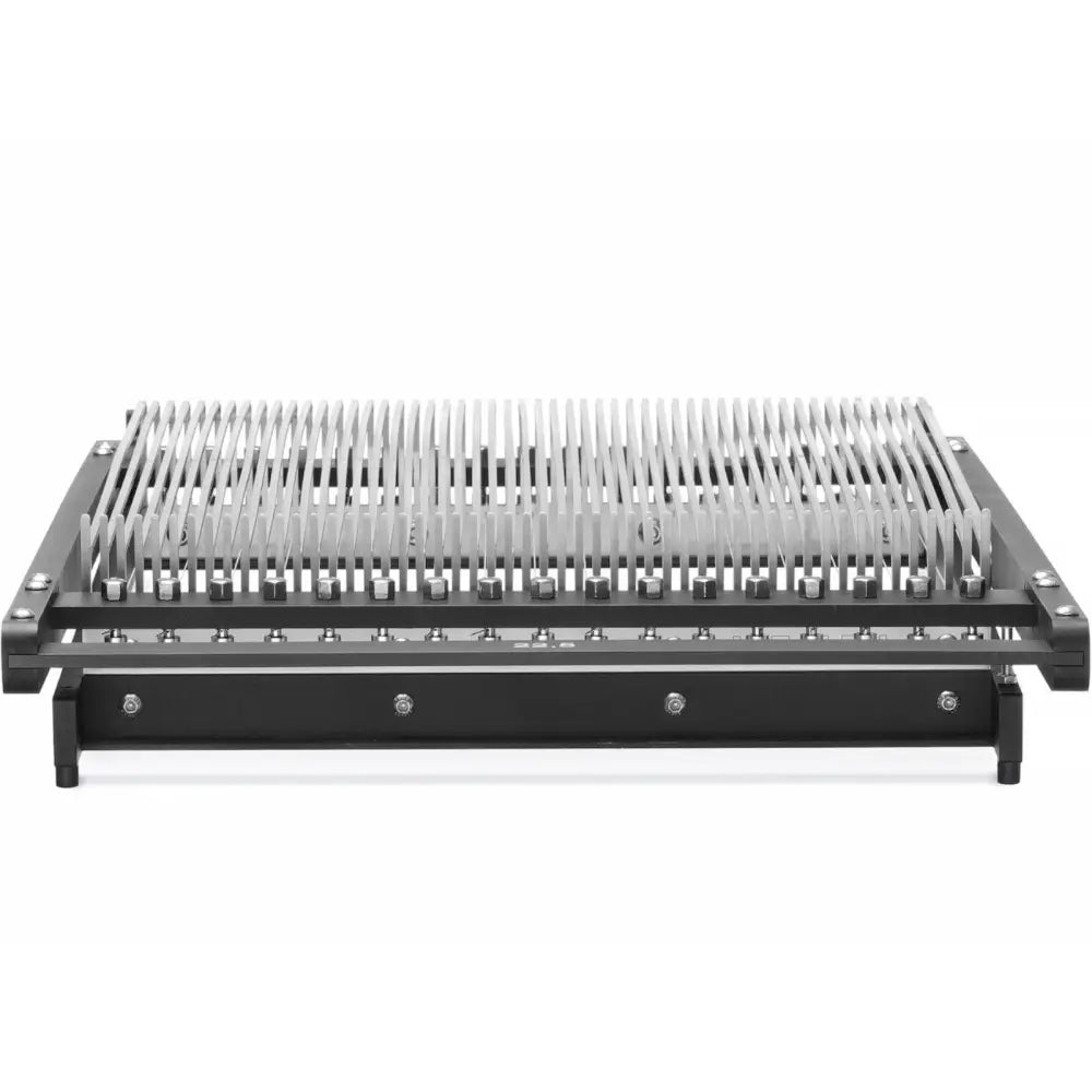 Cakery Guitar Dough Divider 3 Frame, frontbilde som viser tette stålpinner og synlige skruer i metallrammen.