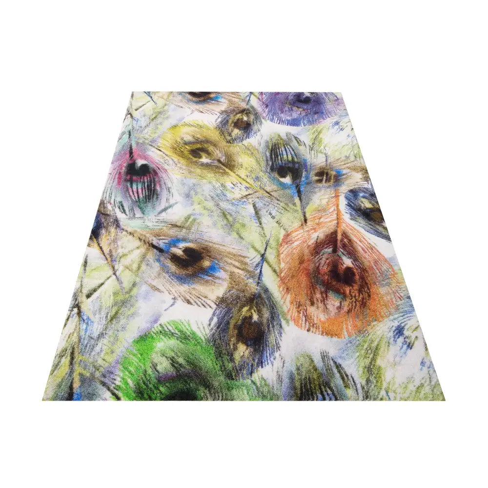 Casablanca teppe 120 x 170 cm med livlig påfugl-fjærmønster i grønt, blått, oransje og lilla mot hvit bakgrunn.