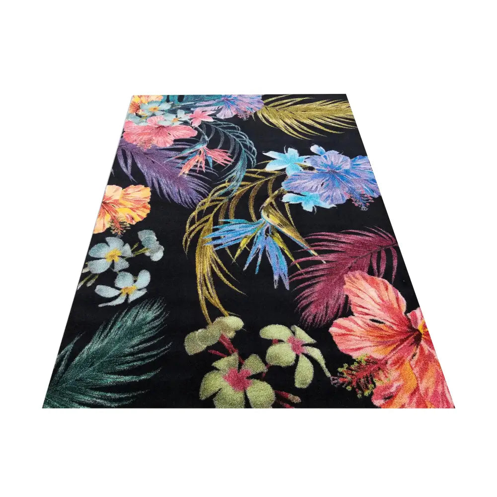 Casablanca 05 teppe 200 x 290 cm, svart bunn med store blomster i rosa, blått, grønt og gult, sett ovenfra.