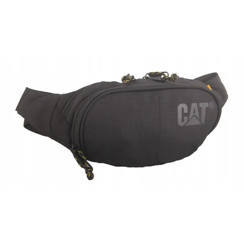 Caterpillar Cat Lava mageveske i sort tekstil, skråvisning med flere glidelåslommer og synlig CAT-logo på fronten.