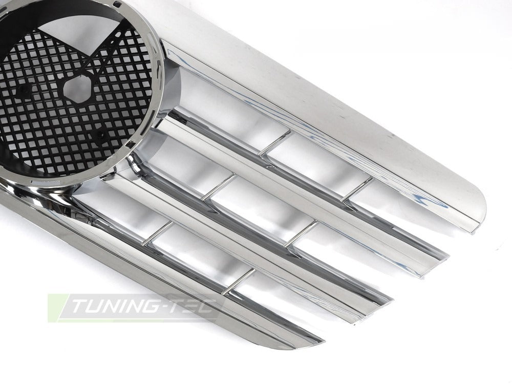 Grill Mercedes E-Klasse W210 99-03 sett fra siden, struktur synlig.