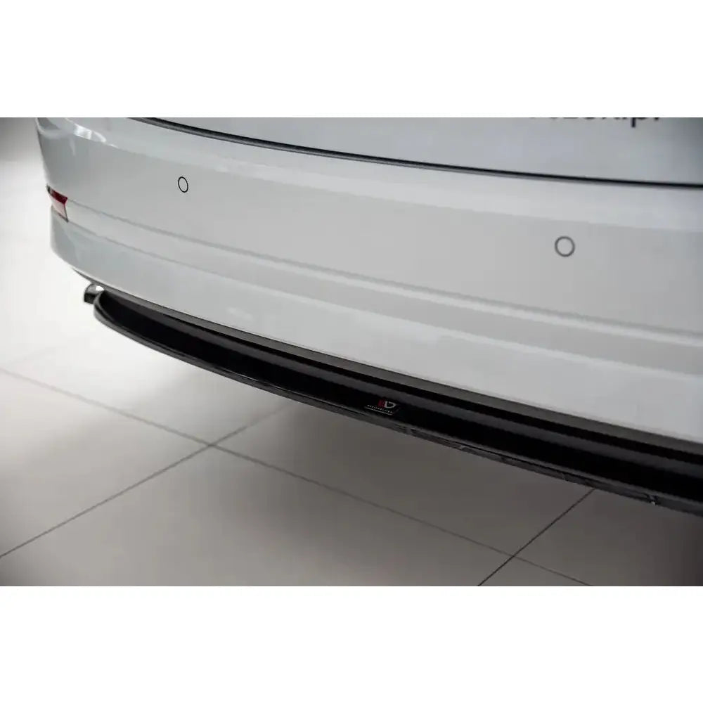 Central Rear Splitter Skoda Octavia Mk4