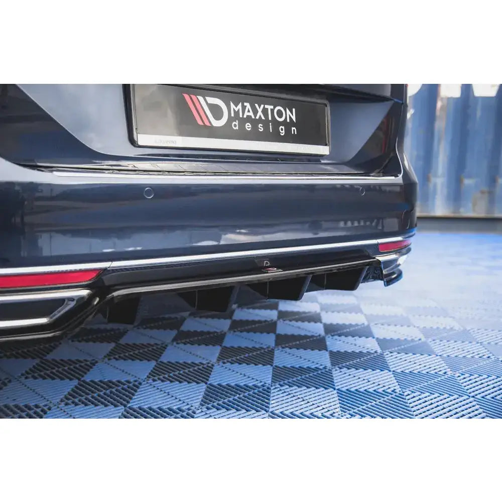 Central Rear Splitter (with Vertical Bars) Volkswagen Passat B8