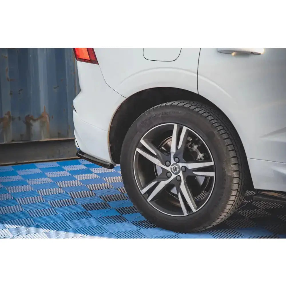 Central Rear Splitter (with Vertical Bars) Volvo Xc60 Mk2 R-design