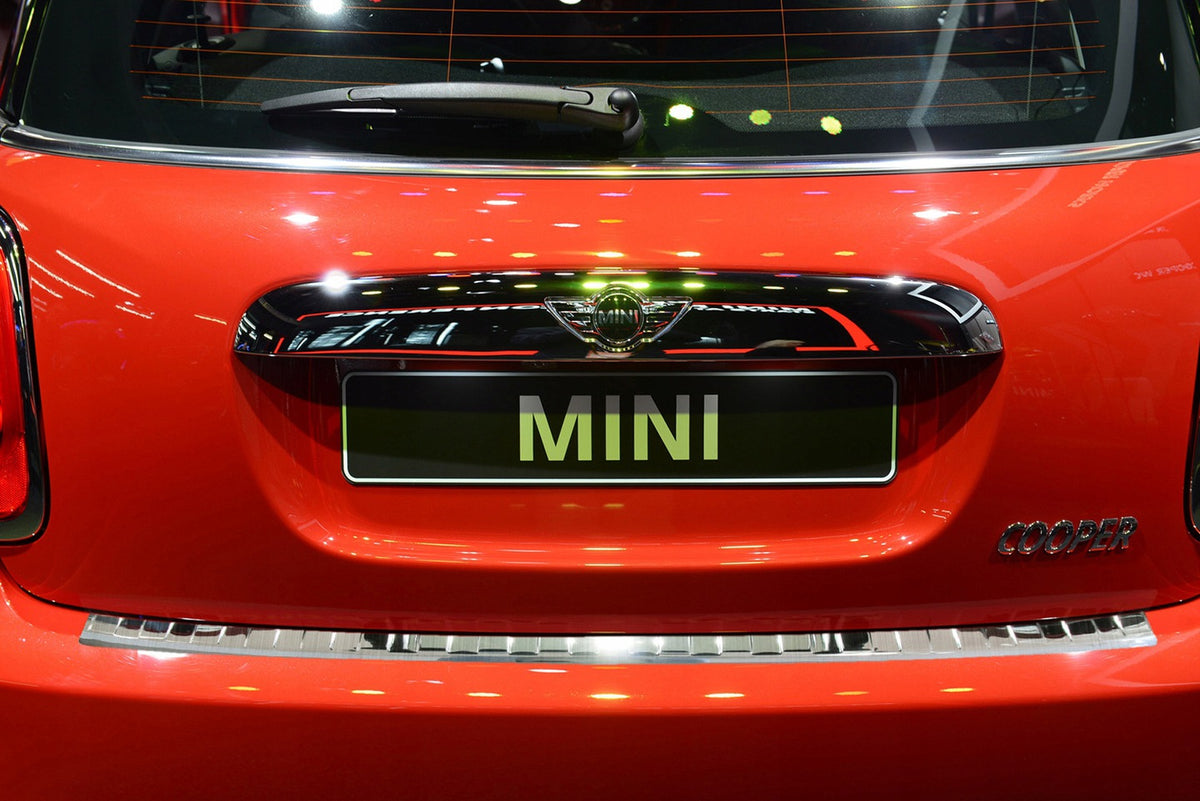 Avisa bakfangerbeskytter til Mini One III / Cooper III / Cabrio III (F55/F56) – børstet sølv