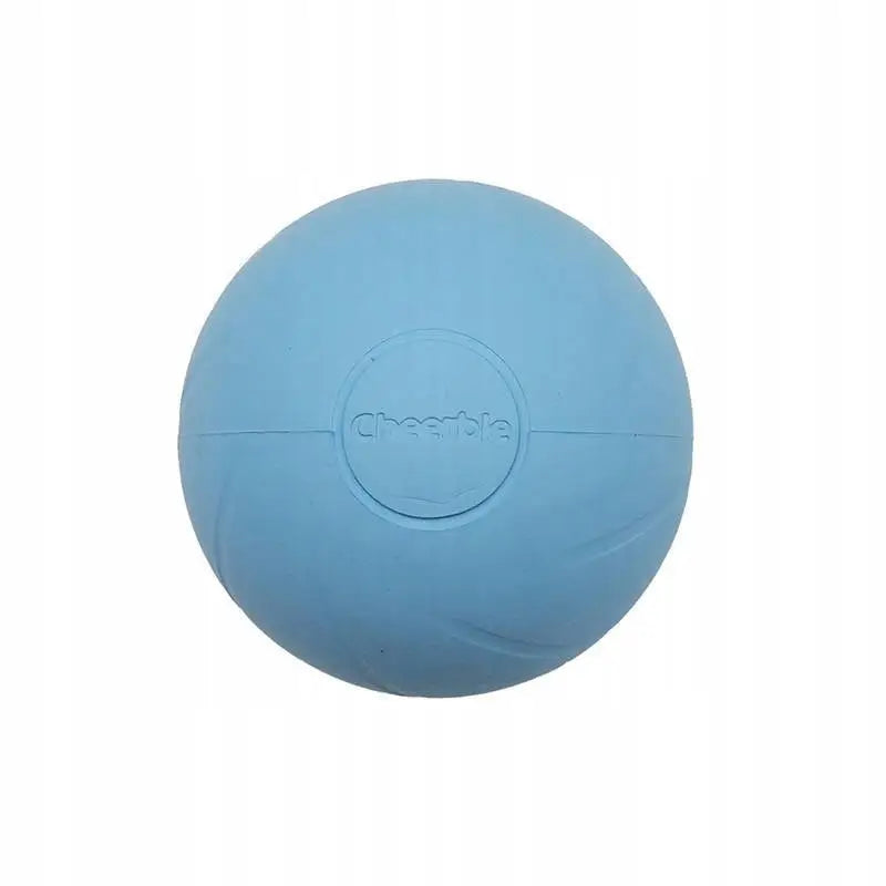 Cheerble Interaktiv Ball W1Se, lyseblå gummiball med preget logo og sirkel, sett forfra mot hvit bakgrunn.