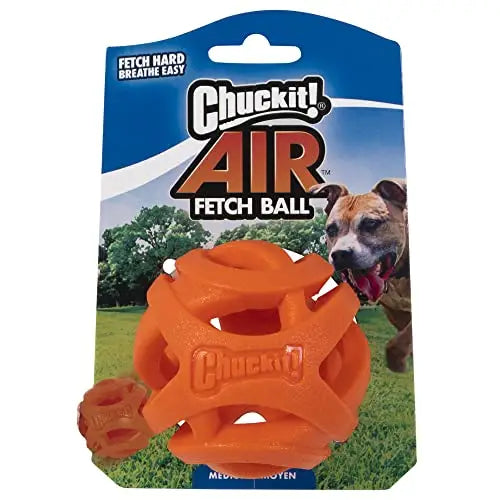 Chuckit! 31932 Ball M, oransje gummiball med gitterdesign på pakning med løpende hund på gress.