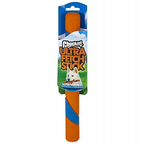 Chuckit! Ultra Fetch Stick, oransje gummipinne med blå detaljer i originalforpakning med hundebilde og logo.