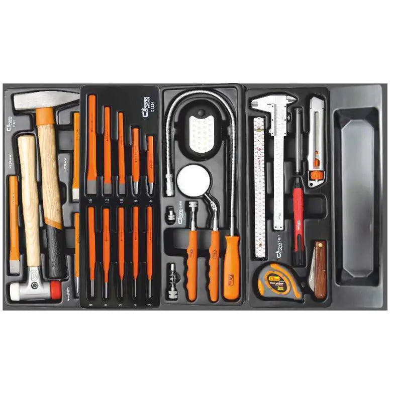 Verktøybrett til Corona verkstedsvogn, oversiktsbilde av sort brett med oransje håndverktøy og måleutstyr.