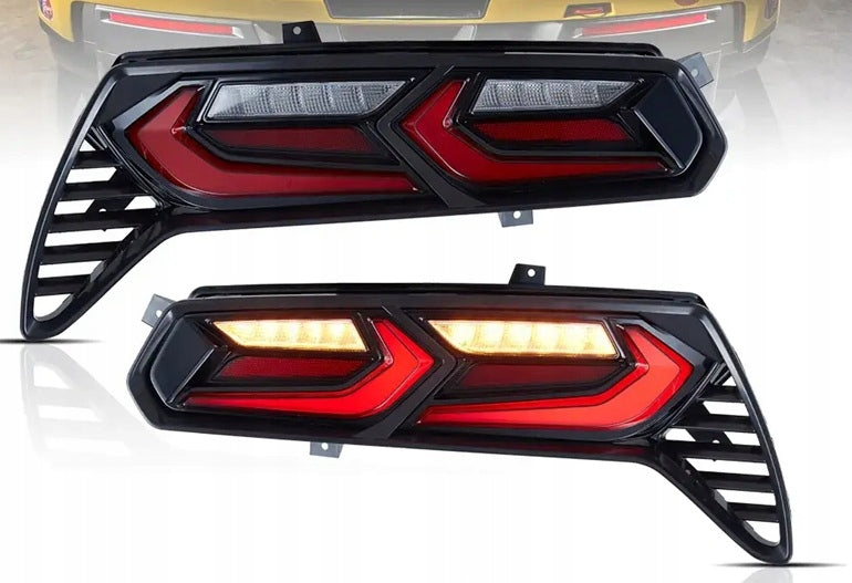 Baklykter Chevrolet Corvette C7 i rød/svart, firedelt full LED-sett.
