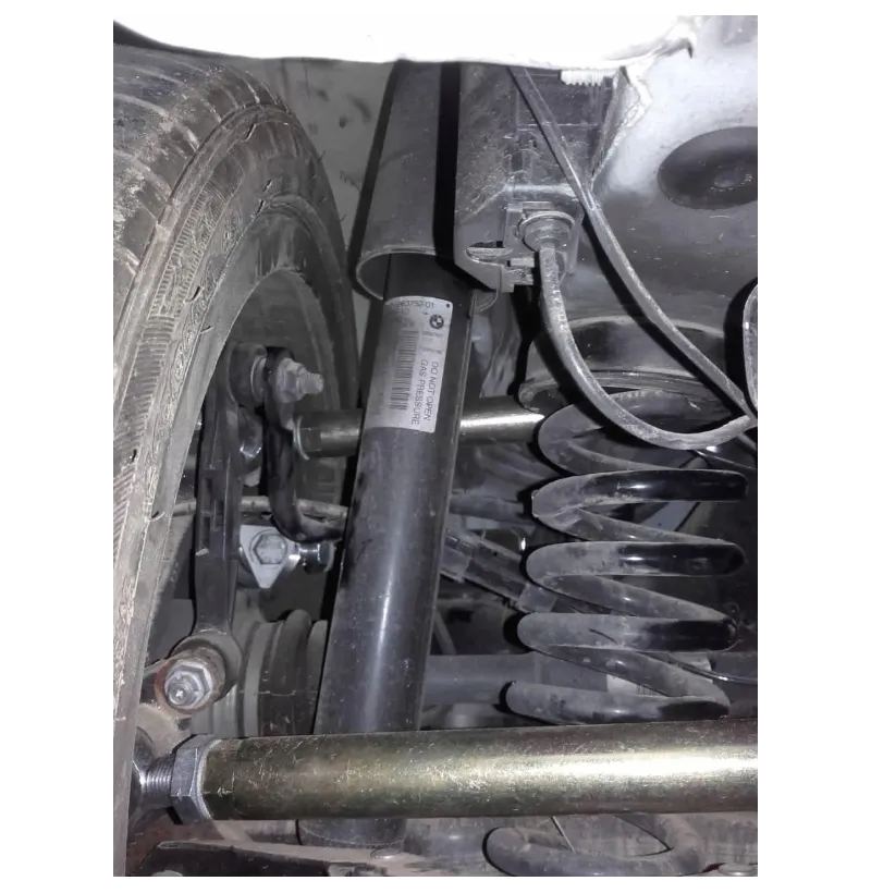 Detaljbilde av Cr-Mo camber-arm med justeringsmekanisme for BMW F30 bakaksel