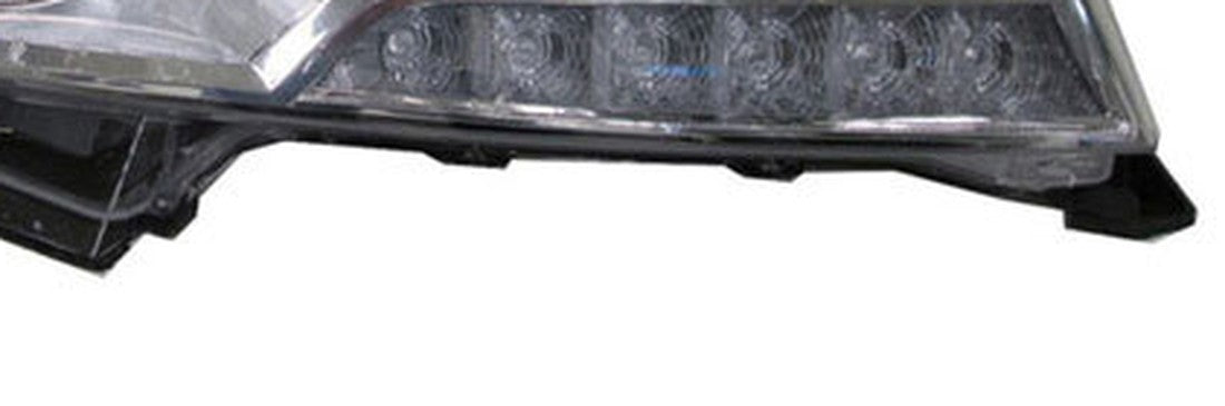 LED-kjørelysstripe nederst i høyre frontlykt til Land Cruiser J200 12-15