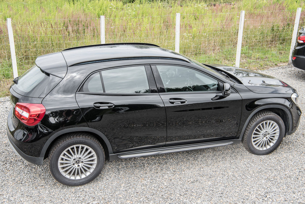 Stigtrinn Mercedes GLA (X156) Ventshield (2013-2019) - nærbilde