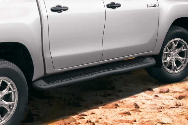 Stigtrinn ARP til Toyota Hilux VIII i matt svart aluminium og ABS med enkel montering