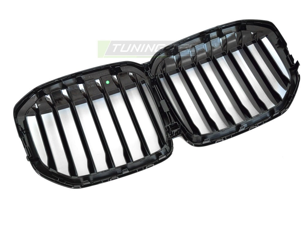 Grill X7 G07 18-22 blank sort med festedetaljer.