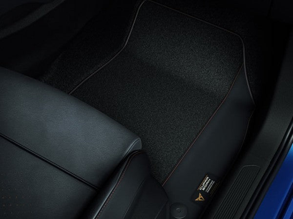 VAG OEM stoffmatter til Cupra Born – kantbeskyttelse i skinnutseende
