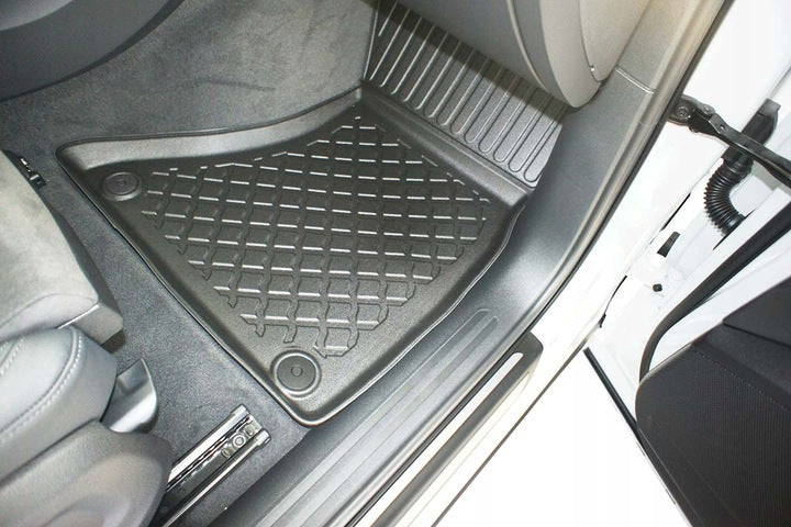 Gulvmatter Porsche Macan I (95B) (2014-2024) – Antiskli luktfrie gummi TPE - sett bakfra