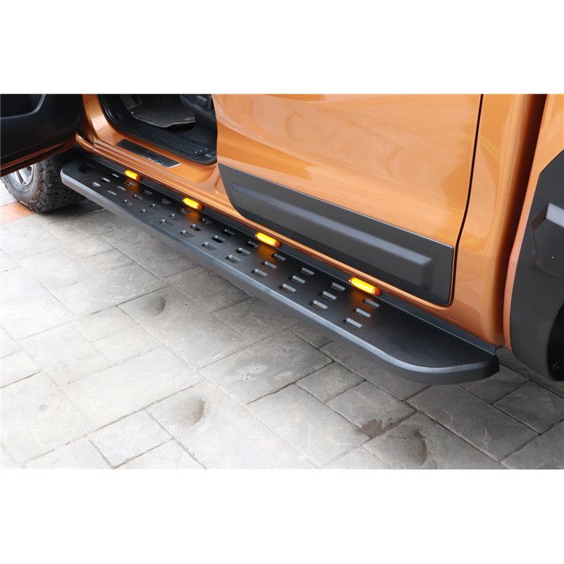 Stigtrinn Chr Automotive til Ford Ranger 2016-2022 med LED markeringslys og enkel montering