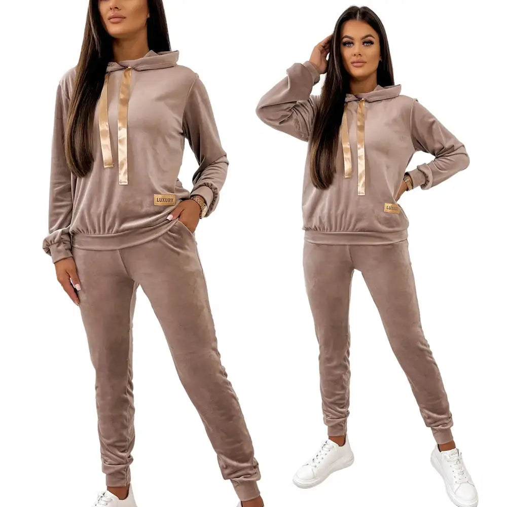 Dame Fløyelssett med Hette - Beige