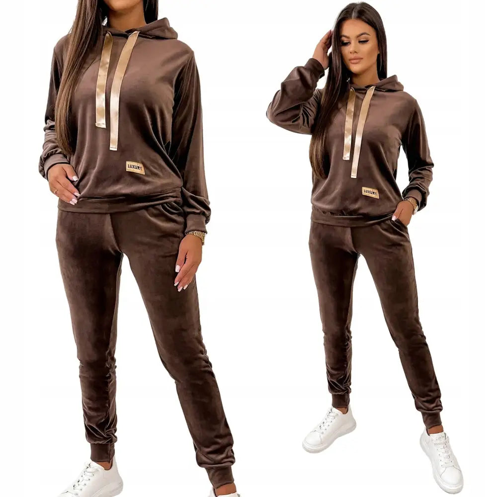 Dame Fløyelssett med Hette - Brun