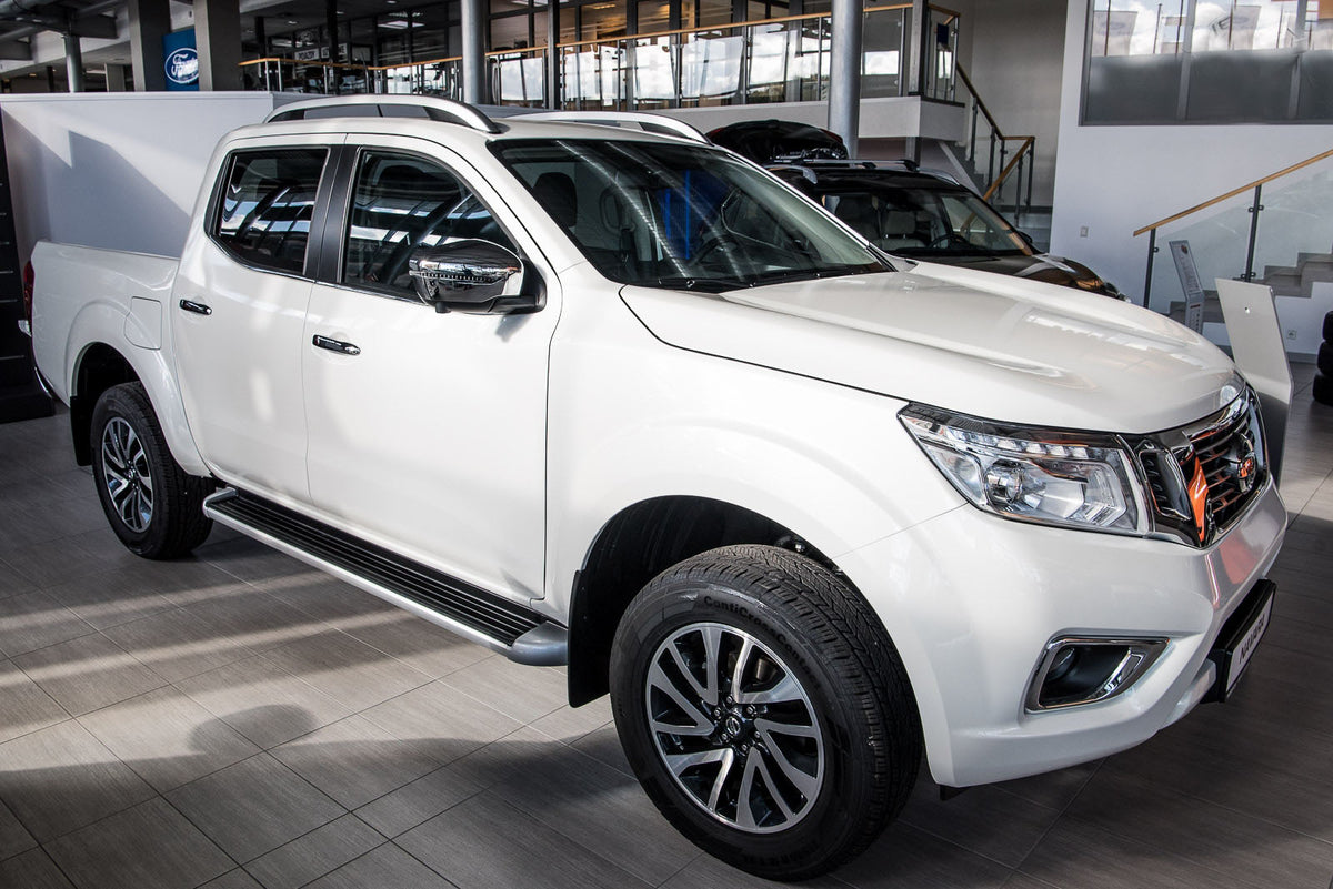 Stigtrinn Nissan Navara IV (NP300) Ventshield (2014-2022) - sett forfra