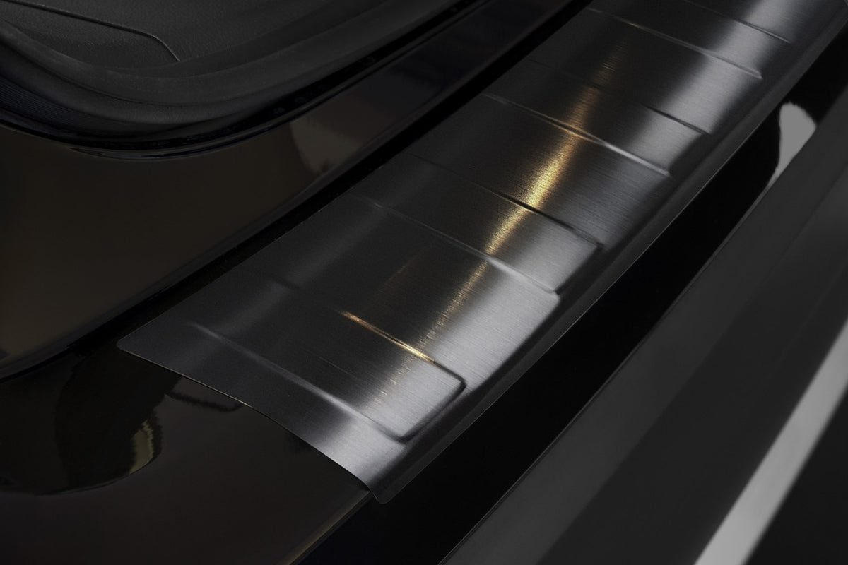 Bakfangerbeskytter Mitsubishi Outlander III facelift / Black Edition (passer ikke til modeller med PDC) (2015-2021) - detalj