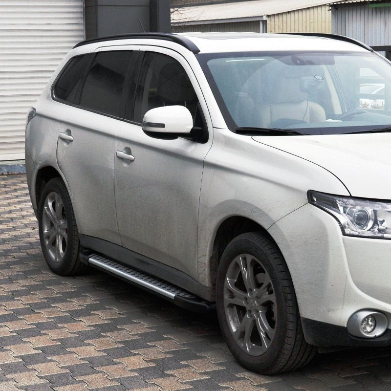Stigtrinn Mitsubishi Outlander ARP (2012-2022) - nærbilde
