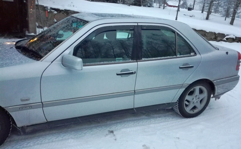 Heko vindavviser til Mercedes C-Klasse W202 Sedan – røyksort farge