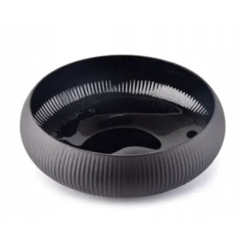 Dekorativ bolle Serenite Black 29 cm, sort keramikk med blank innside og matte, rillede detaljer.