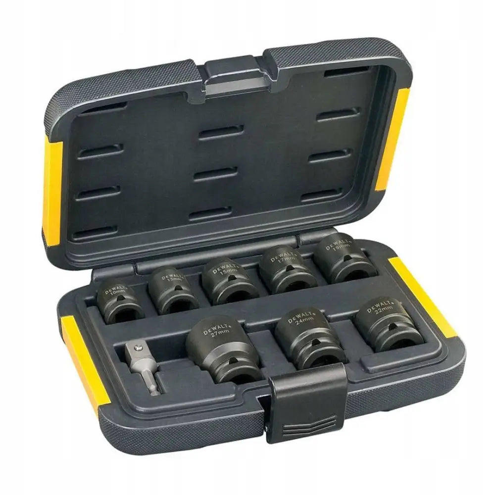 Dewalt slagtrekkernøkler og hylser i sort metall, organisert i åpen svart og gul oppbevaringsboks, sett skrått ovenfra.