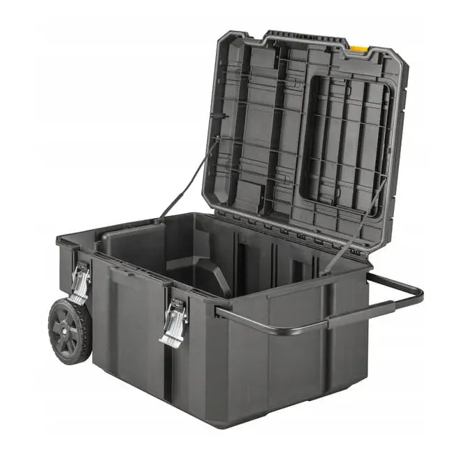 Dewalt Tstak koffert med to skuffer, åpnet lokk, synlige hjul og metallklemmer fra skrå vinkel.