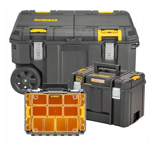 Dewalt Tstak koffertsystem, tre stablede kasser med hjul, bærehåndtak og frontlokk i gjennomsiktig plast.