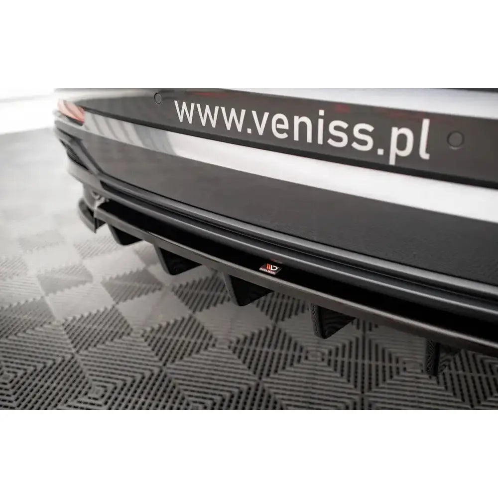Diffuser Audi Q3 S-Line F3 sett fra siden, viser profil og sporty utforming