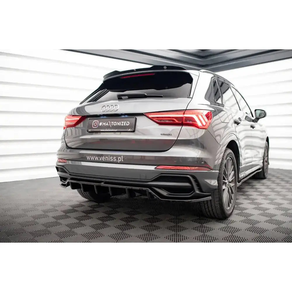 Underkantdetalj på diffuser til Audi Q3 S-Line F3, med tydelig finish og materialkvalitet