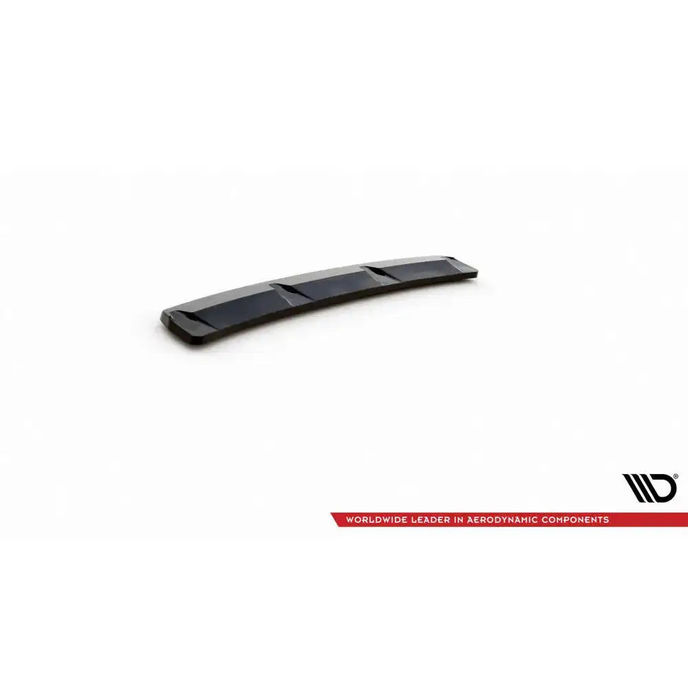 Diffuser bakre midtsplitter montert på Audi S8 D5, sett bakfra med synlig design