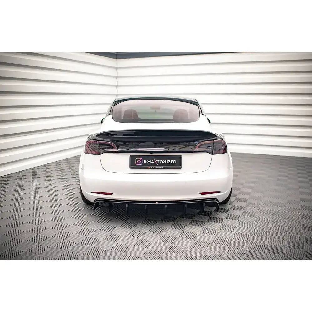 Diffuser (rear Valance) V.2 Glans - Tesla Model 3 17-