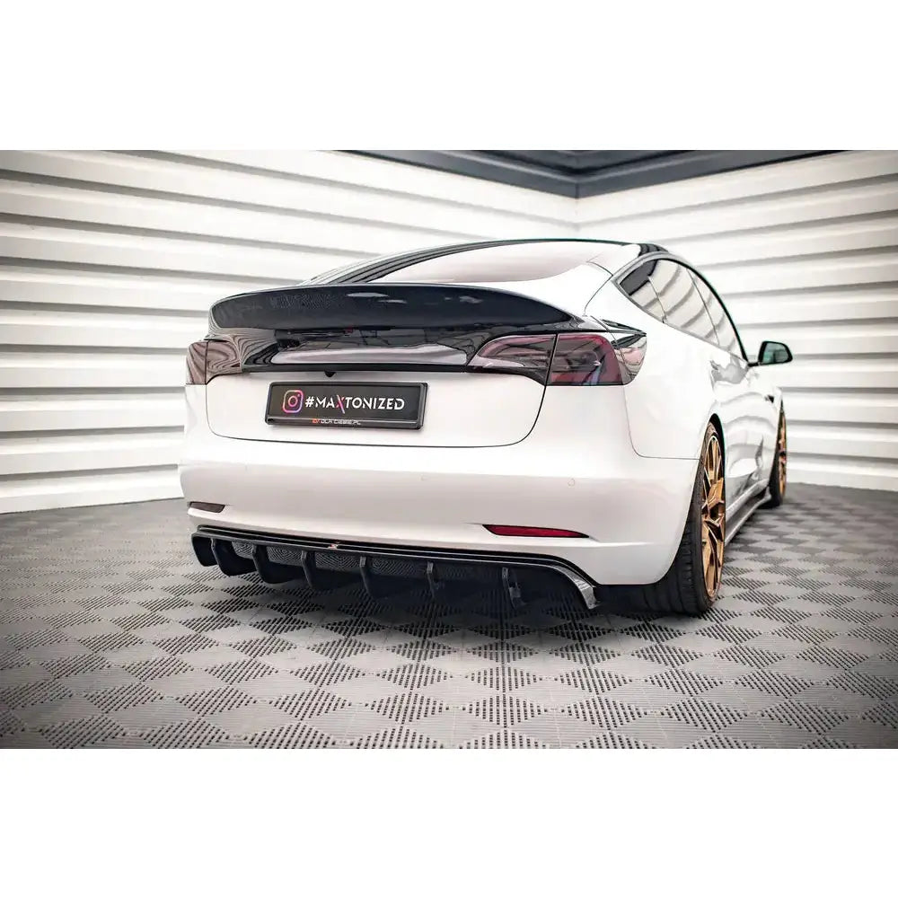 Diffuser (rear Valance) V.2 Glans - Tesla Model 3 17-